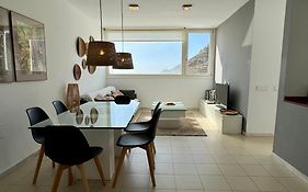 Moderno apartamento con vistas al mar